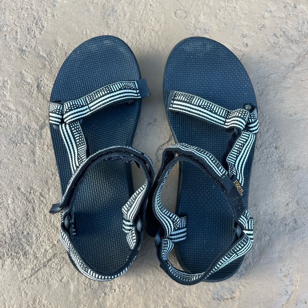Teva Sandals Geometric Pattern B&W